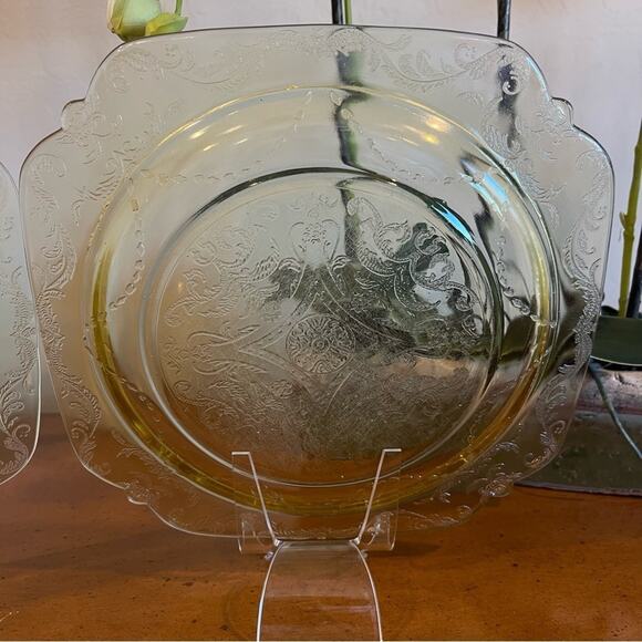 Federal Madrid Amber Depression Glass Plate 9” – Antique (1932–1938) - Picture 4 of 11